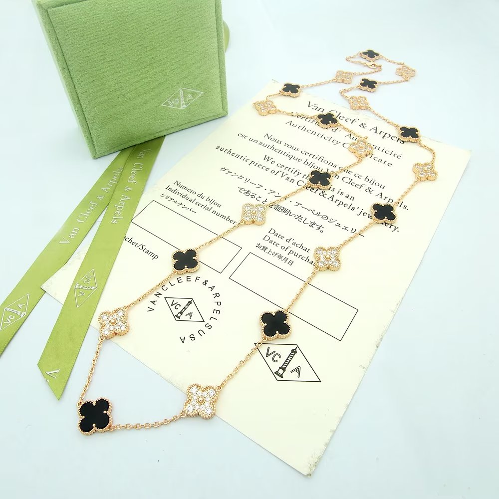 Van Cleef & Arpels Alhambra Long Necklace 20 Motif Diamond Clover Necklace 5 a1673405480284 7773