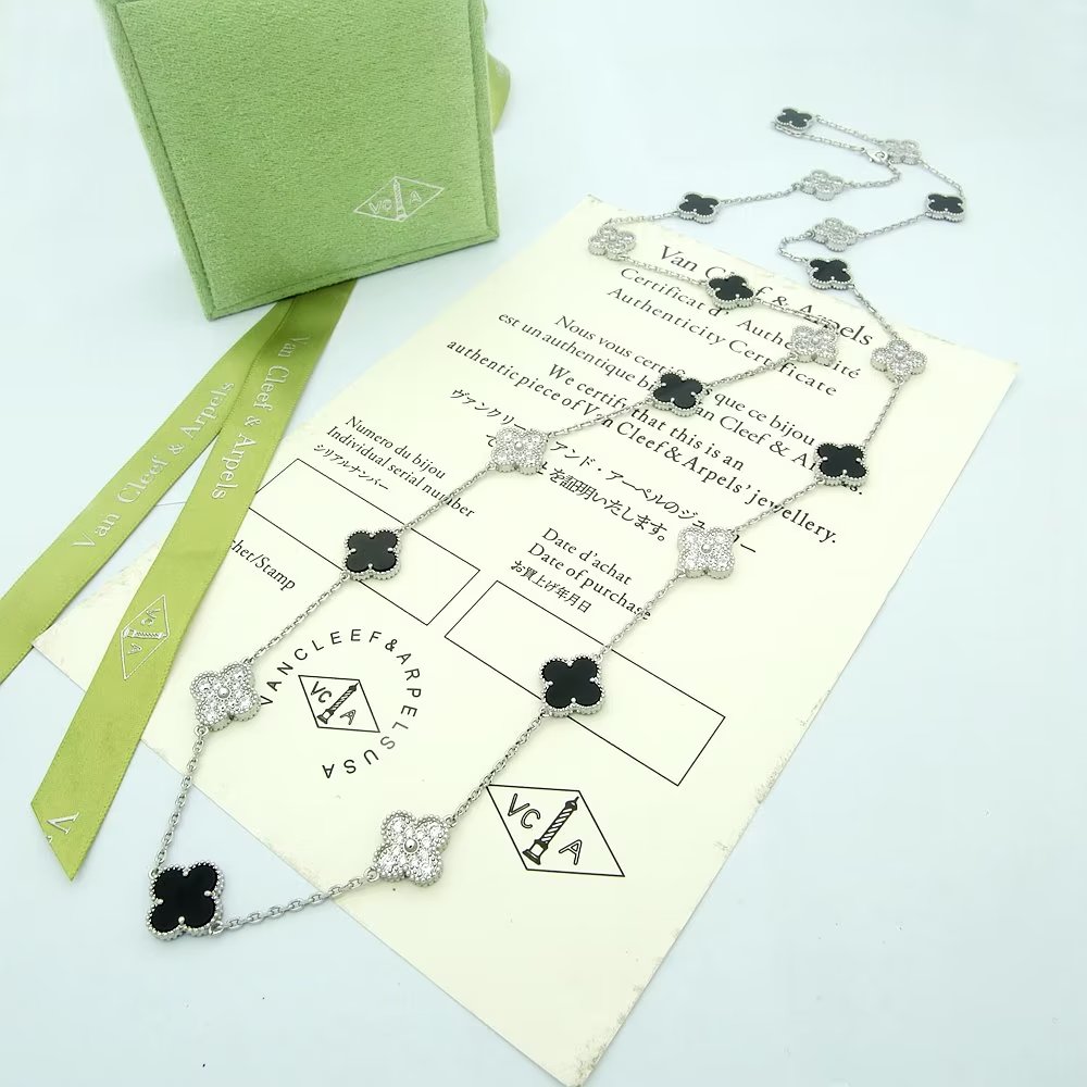 Van Cleef & Arpels Alhambra Long Necklace 20 Motif Diamond Clover Necklace 1 a1673405480316 2877
