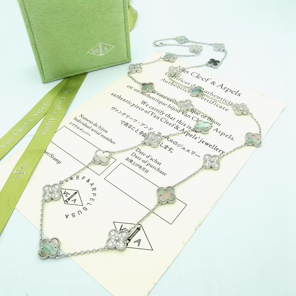 Van Cleef & Arpels Alhambra Long Necklace 20 Motif Diamond Clover Necklace 9 a1673405480360 3482