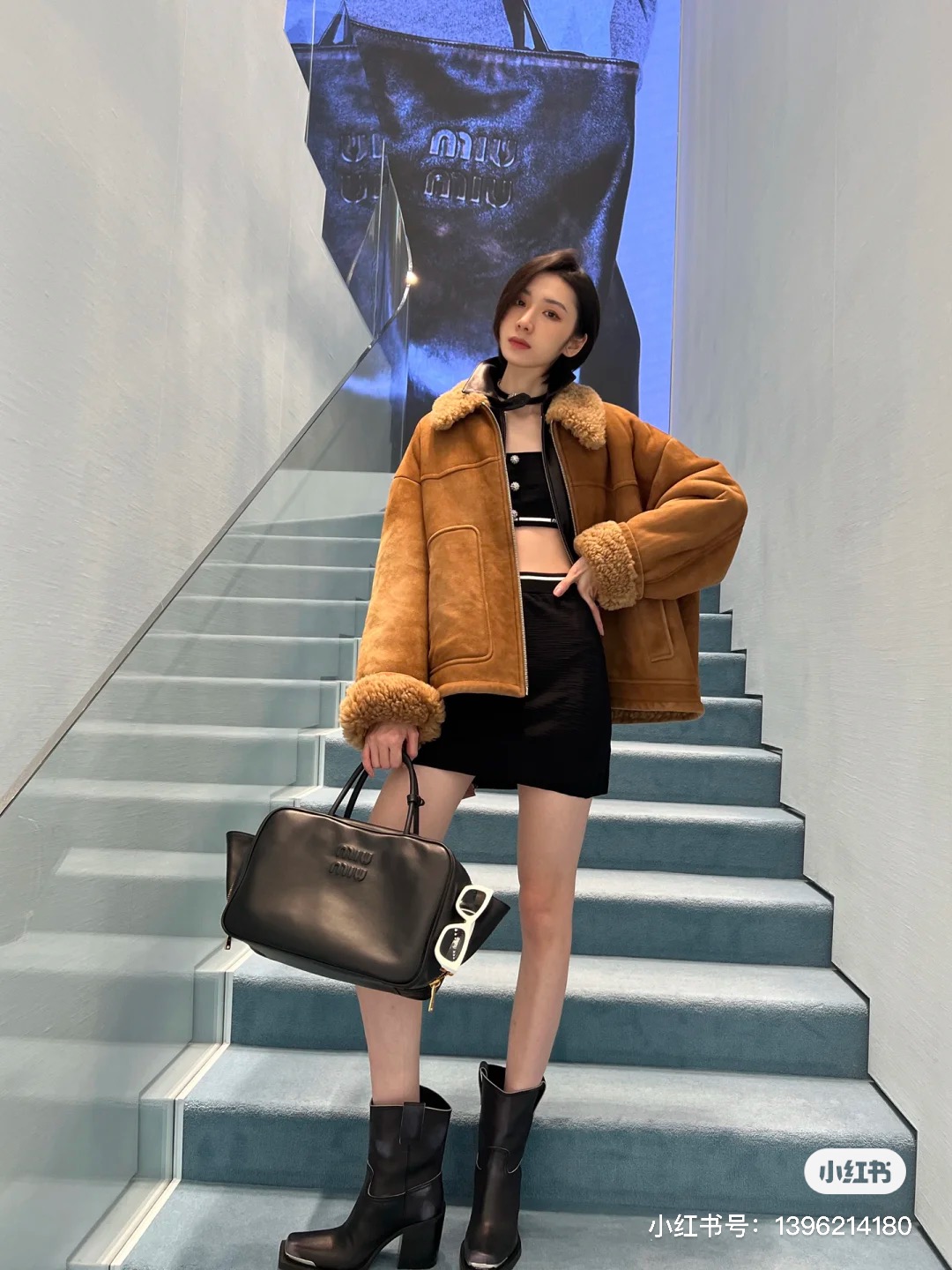 Miu Miu Black is so hot Large bowling ball purchase special offer 23 new products 5BB117-2DD new version MiuMiu briefcase, made of top imported c