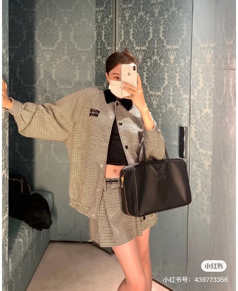 Miu Miu 5BB117 black is so hot Large bowling ball purchase special offer 23 new products 5BB117-2DD new version MiuMiu briefcase, made of top imp