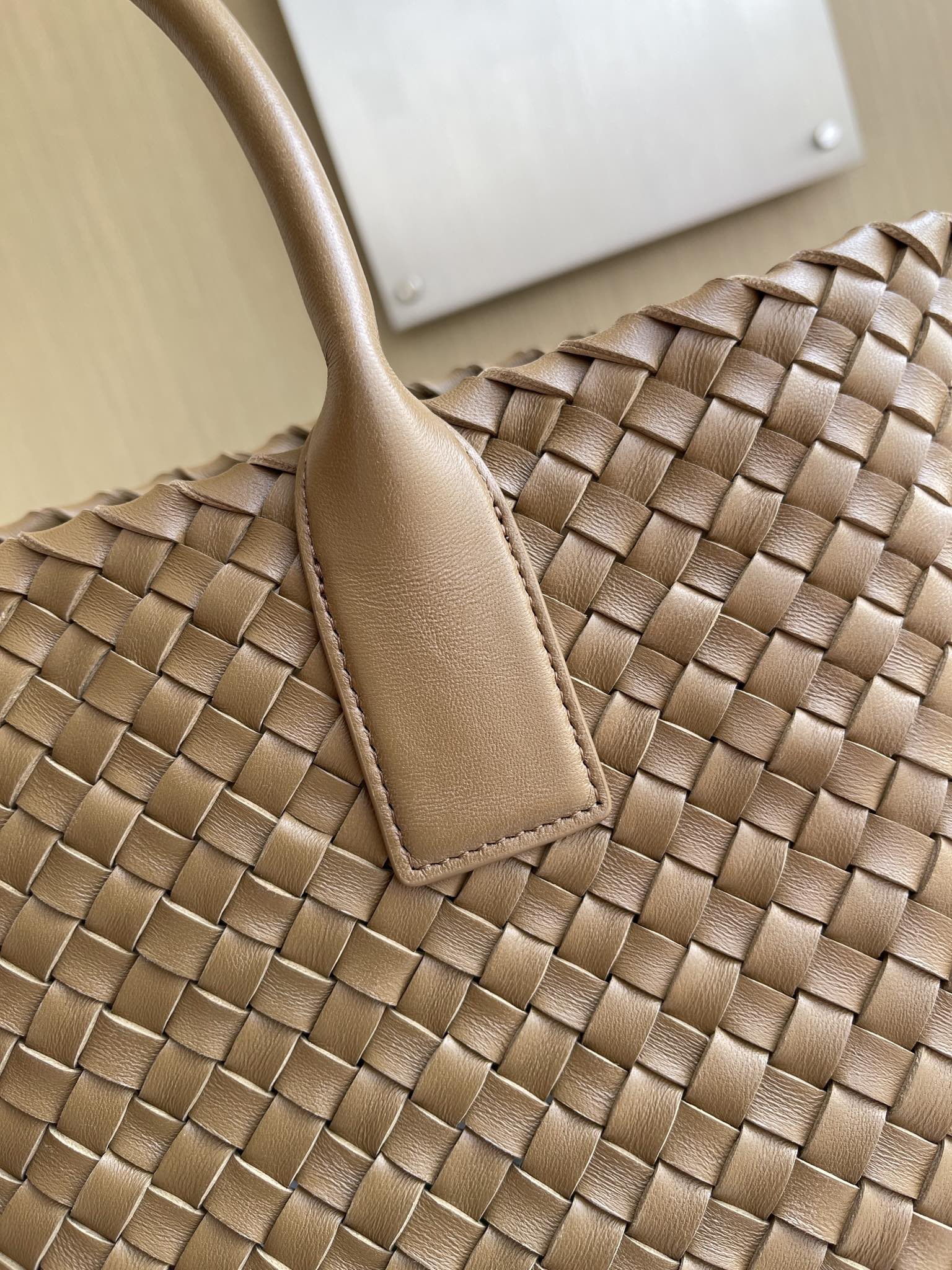 Bottega Veneta Hand-woven lambskin inside and out