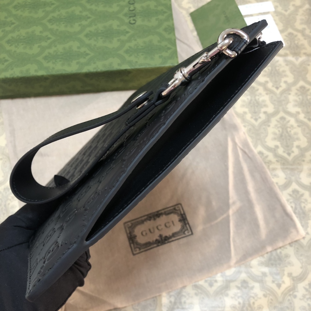 此款手包采用进口牛皮加上G家热压印花工艺，采用顶级进口内里，精致工艺，实物拍摄。款号：，尺寸:30x20