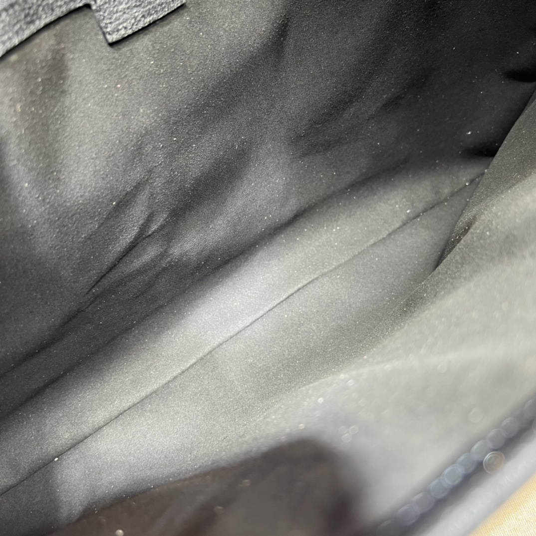 Gucci Style Leather Bag style reference detail image 9 from source 770051