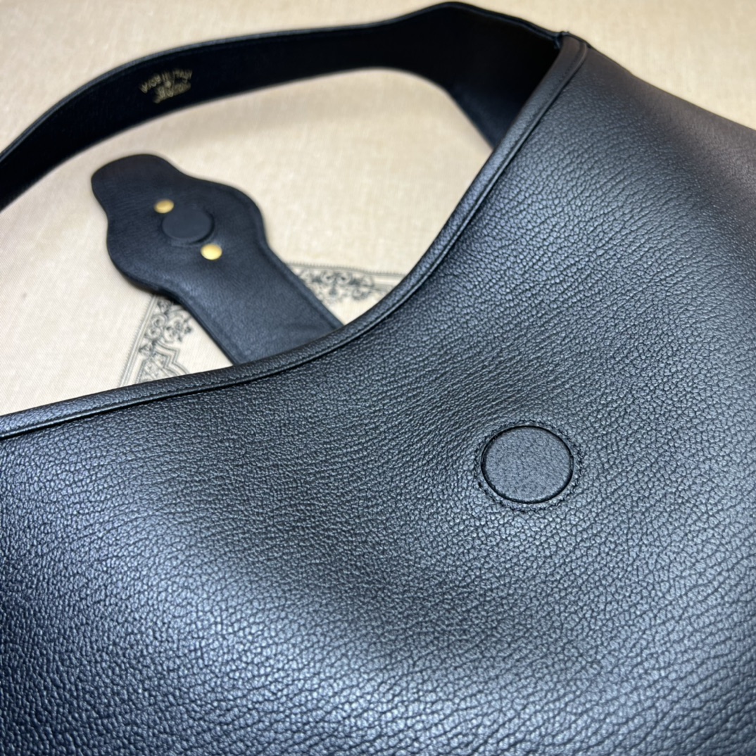 Gucci Style Leather Bag style reference detail image 8 from source 770051