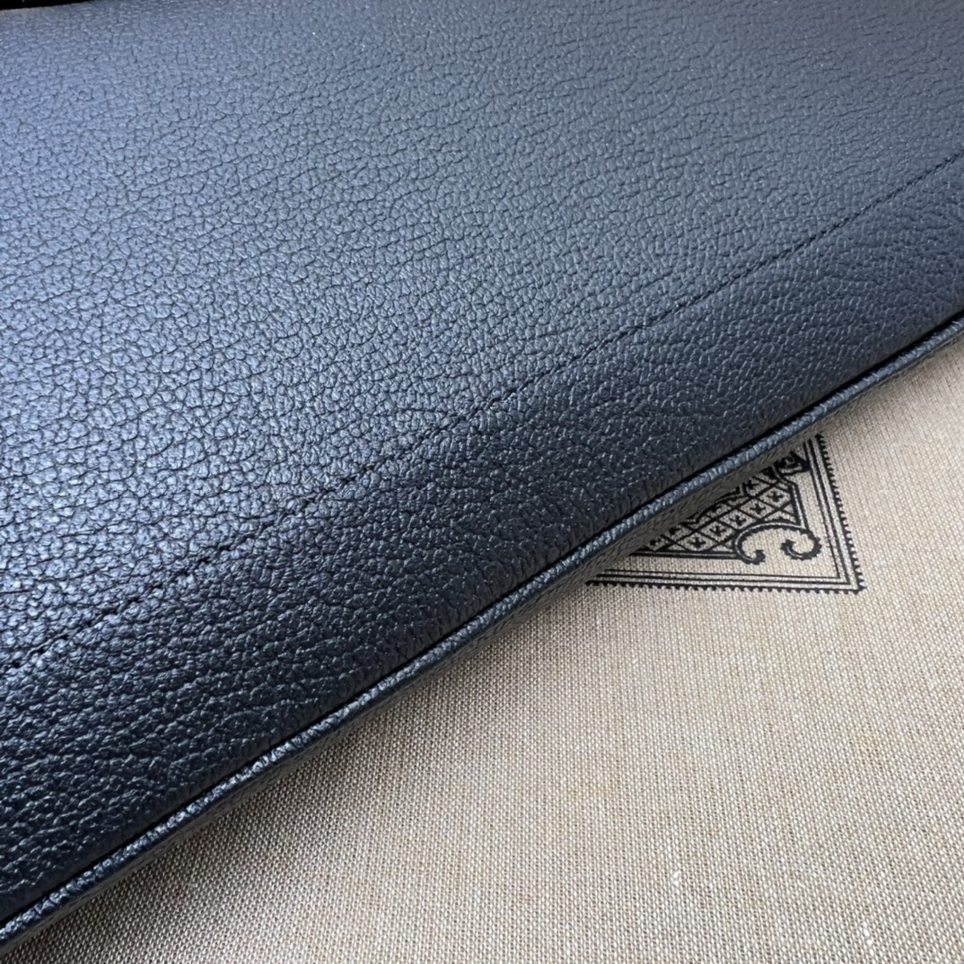 Gucci Style Leather Bag style reference detail image 4 from source 770051