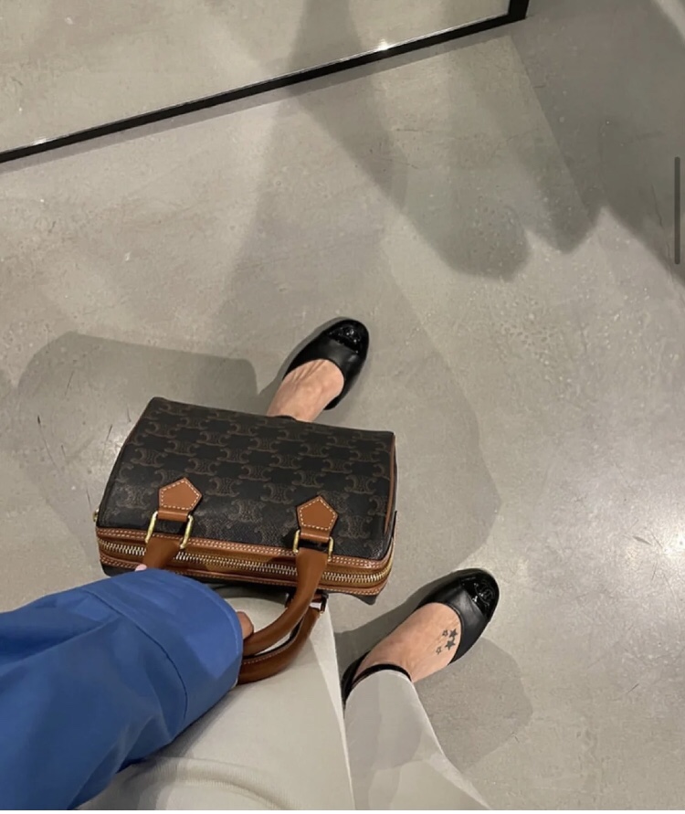 Celine Dont pick on people or heights. The shoulder straps are adjustable and very friendly. Triumph presbyopia is retro and low-key. It is also