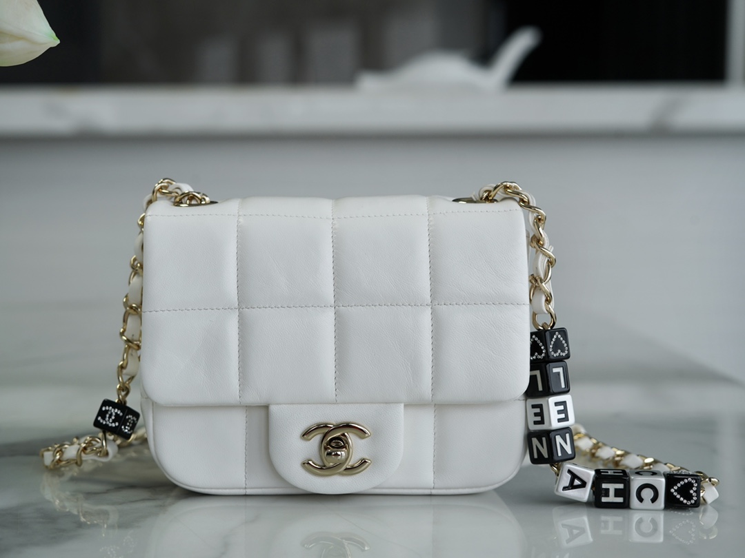 Chanel High
 Crossbody & Shoulder Bags White Splicing Lambskin Sheepskin Spring Collection Vintage Chains