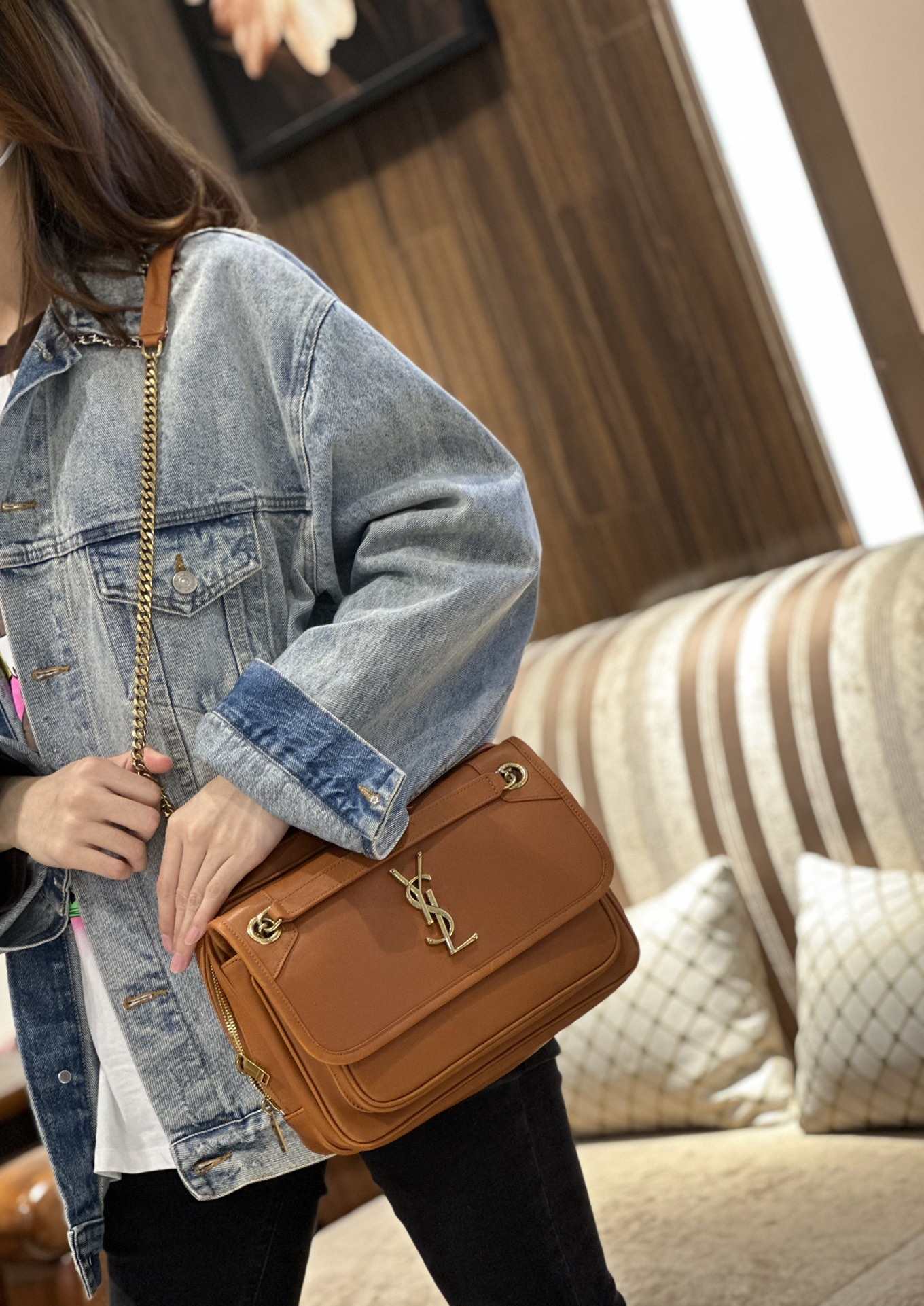 NO:771387,This color system makes people feel warm and safe without losing the sense of luxury. It is very versatile and shows off your temperament!  , saint laurent, saint laurent19860909这个色系让人觉得温暖又安全 也不失高级感 非常百搭显气质！,圣罗兰,saint laurent,Bag