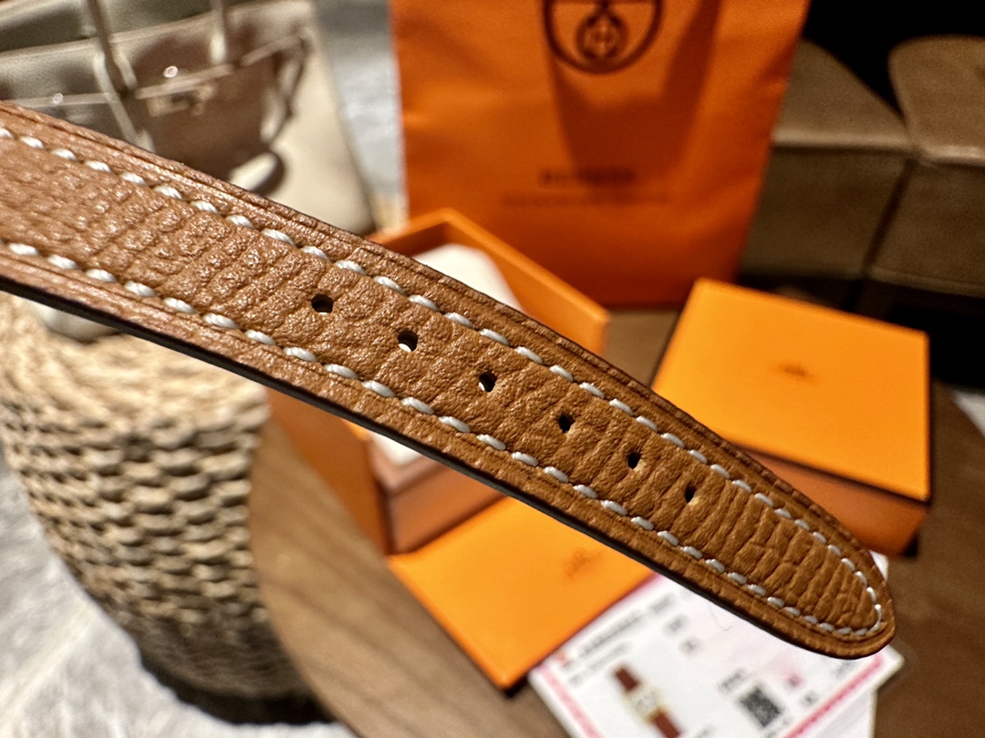 NO:394567,Imported Hermes original leather strap, hand-stitching craftsmanship, printing is consistent with the authentic product, hermes19860909进口爱马仕原版皮表带 手工缝线工艺 印字与正品一致,,hermes,Watch