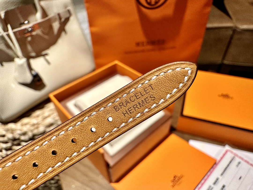 NO:394584,Imported Hermes original leather strap, hand-stitching craftsmanship, printing is consistent with the authentic product, hermes19860909进口爱马仕原版皮表带 手工缝线工艺 印字与正品一致,,hermes,Watch