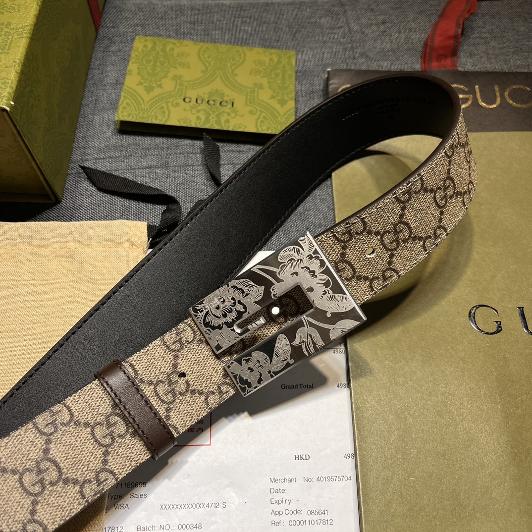   古奇，宽4.0cm，方形G搭扣是这款皮革男士腰带的亮点元素。这款配件借鉴品牌的典藏设计，以超大造型呈