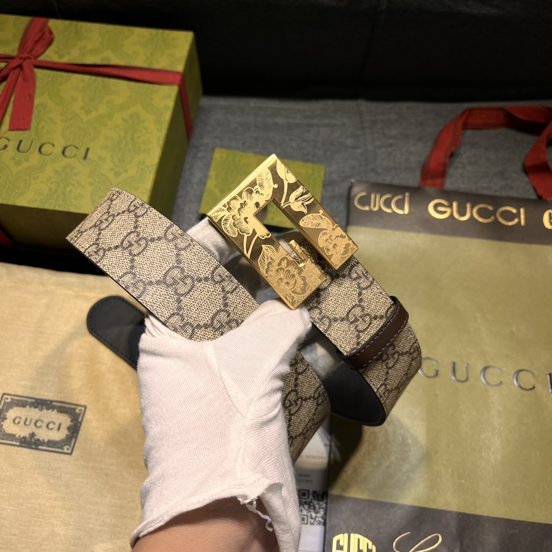   古奇，宽4.0cm，方形G搭扣是这款皮革男士腰带的亮点元素。这款配件借鉴品牌的典藏设计，以超大造型呈