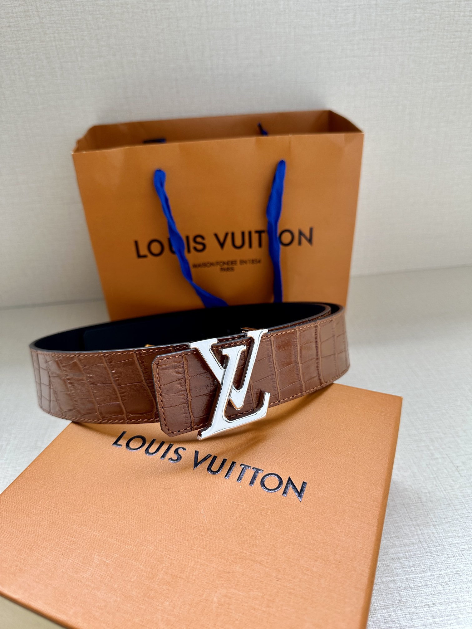 LVyramide腰带焕新加入路易威