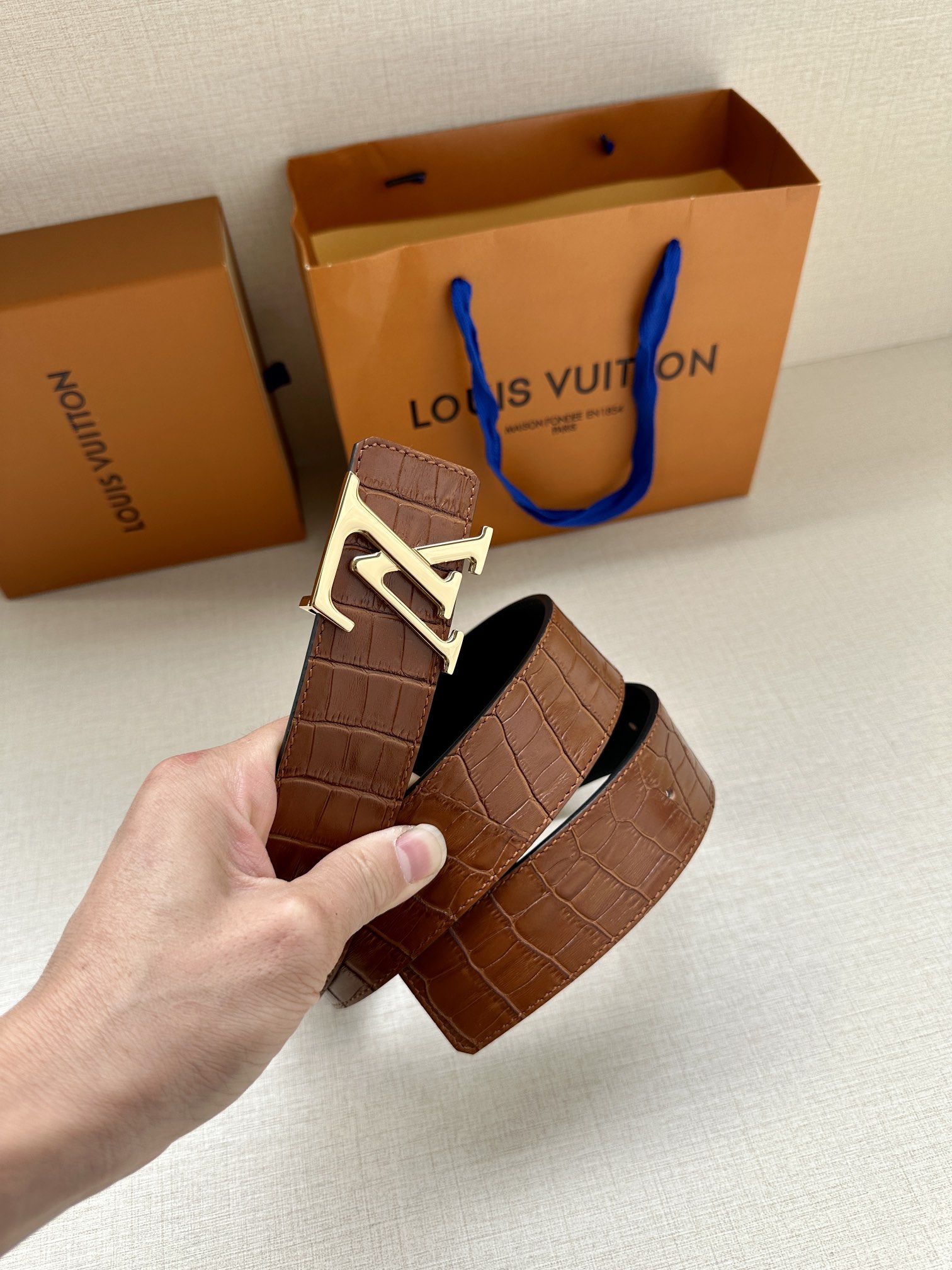 LVyramide腰带焕新加入路易威