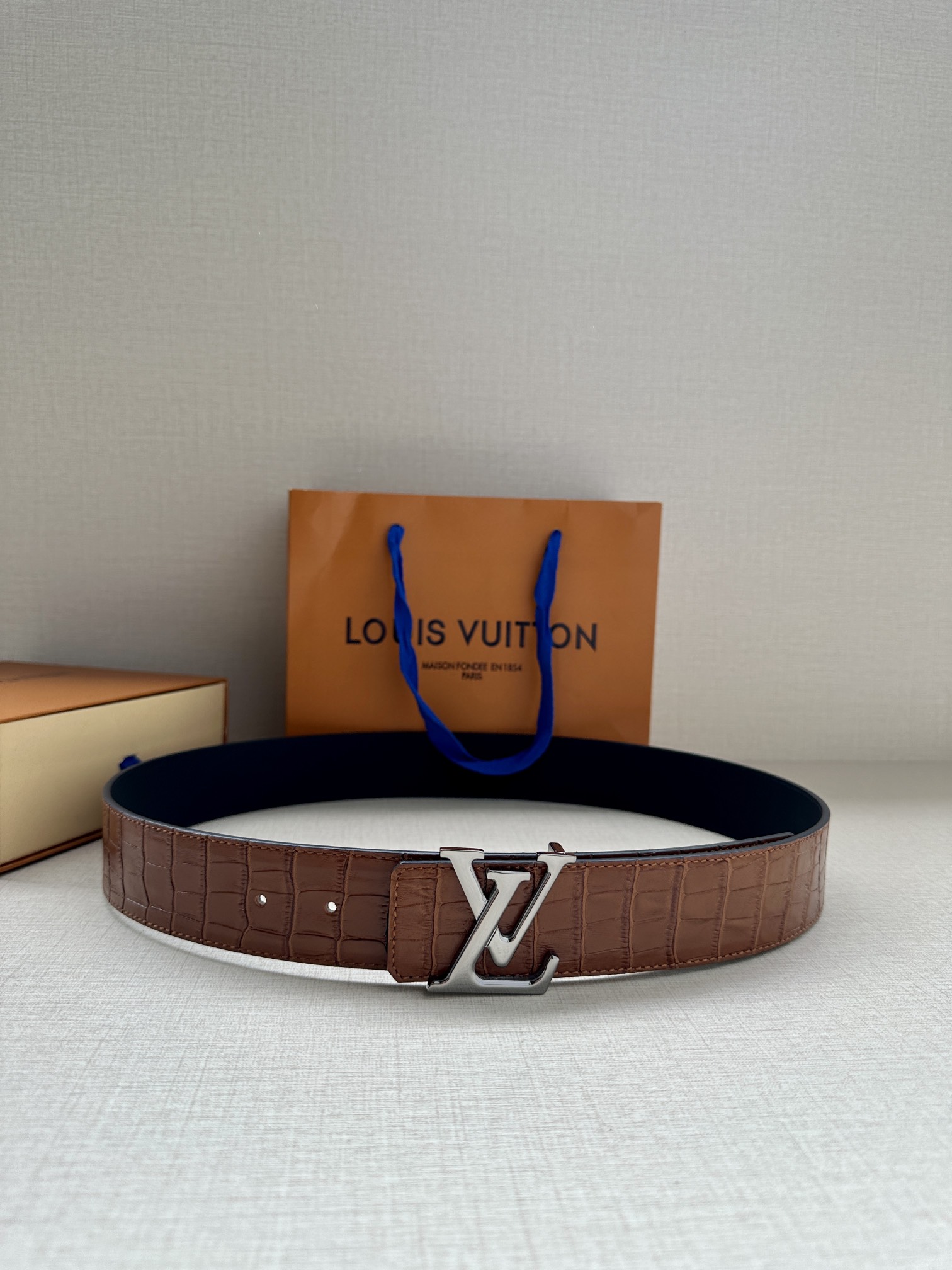 LVyramide腰带焕新加入路易威