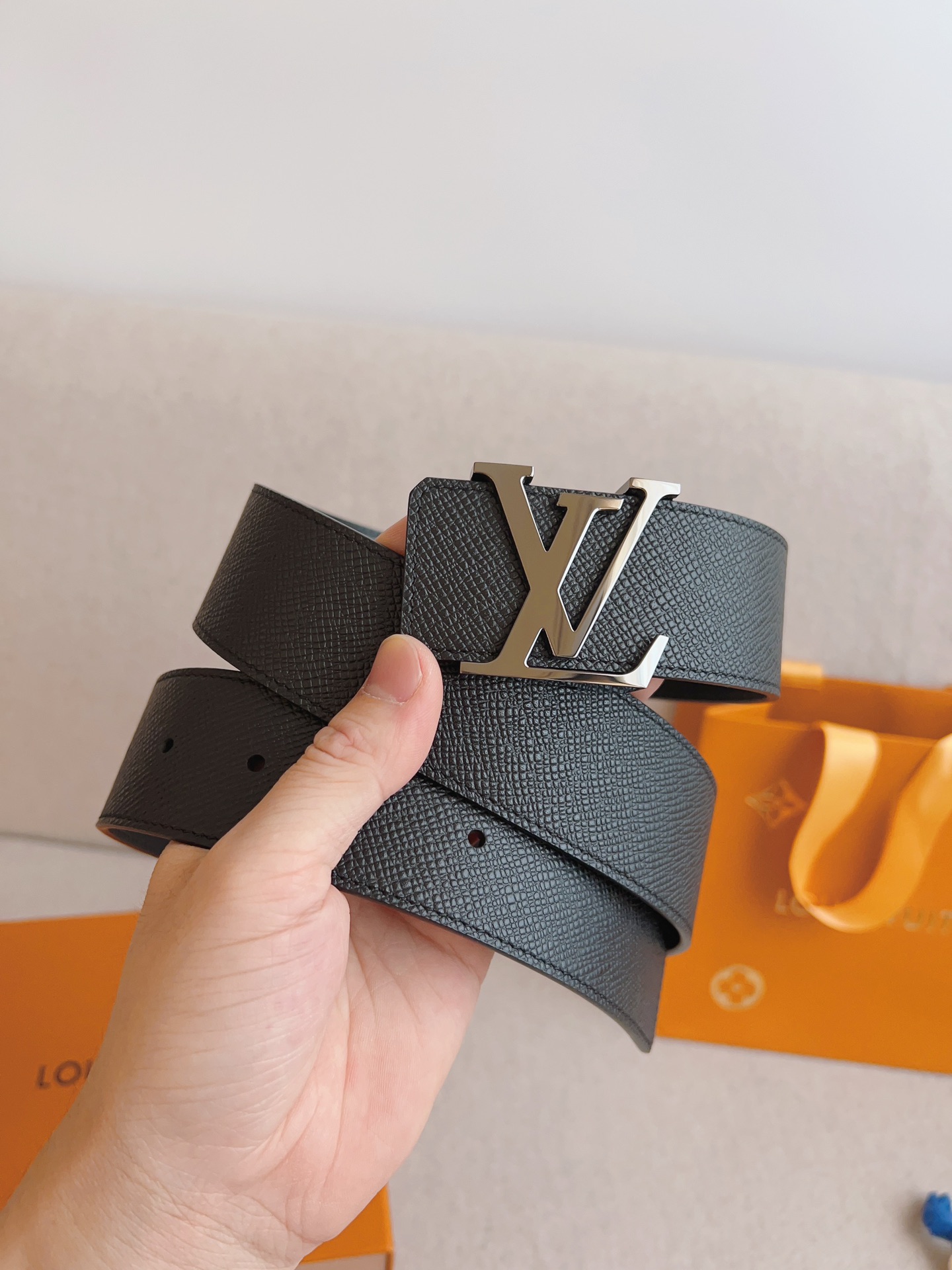 NO:552514,The original 40mm belt is made of imported first-layer cowhide embossing, special for new models, the buckle is made of high-quality pure copper buckle, genuine open version. Specialized in counter models, belts, cowhide19860909原单40mm 带身采用进口头层牛皮压花,新款专用,扣头采用精品纯铜扣,正品开版.专营专柜款,皮带,cowhide,Belt