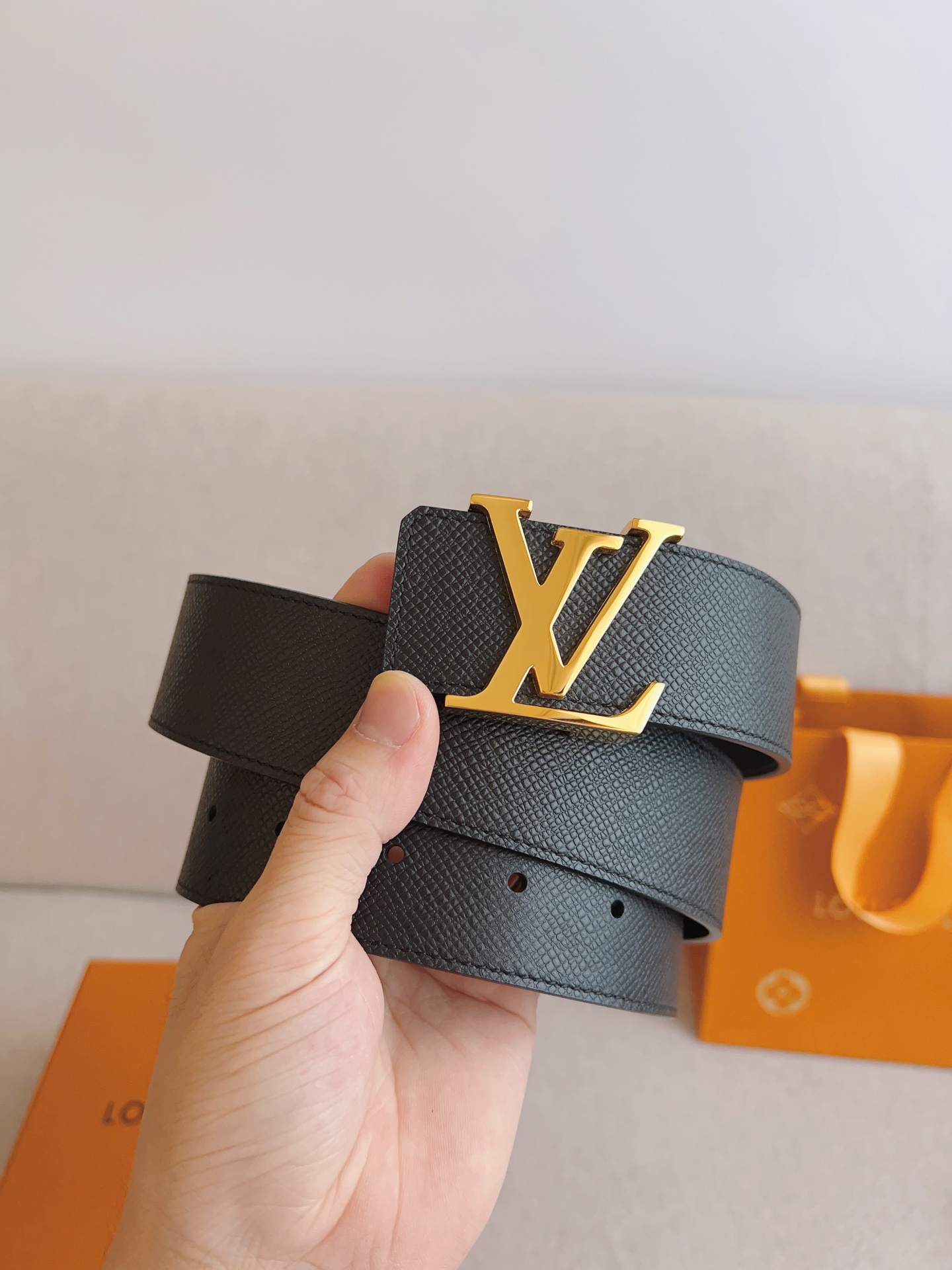 NO:860649,The original 40mm belt is made of imported first-layer cowhide embossing, special for new models, the buckle is made of high-quality pure copper buckle, genuine open version. Specialized in counter models, belts, cowhide19860909原单40mm 带身采用进口头层牛皮压花,新款专用,扣头采用精品纯铜扣,正品开版.专营专柜款,皮带,cowhide,Belt