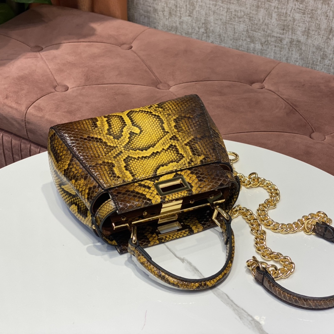 1800 A batch of new small handbags from the Fendi peekaboo series of genuine snakeskin imported from the Philippines, with internal pockets and i