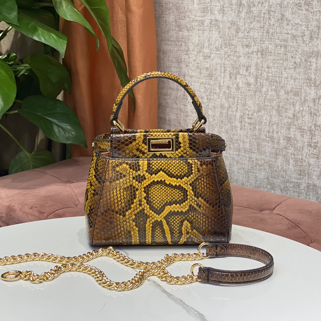1800 A batch of new small handbags from the Fendi peekaboo series of genuine snakeskin imported from the Philippines, with internal pockets and i