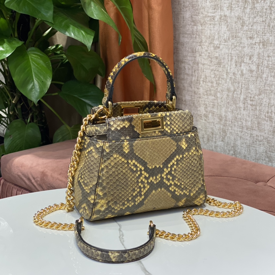 1800 A batch of new small handbags from the Fendi peekaboo series of genuine snakeskin imported from the Philippines, with internal pockets and i