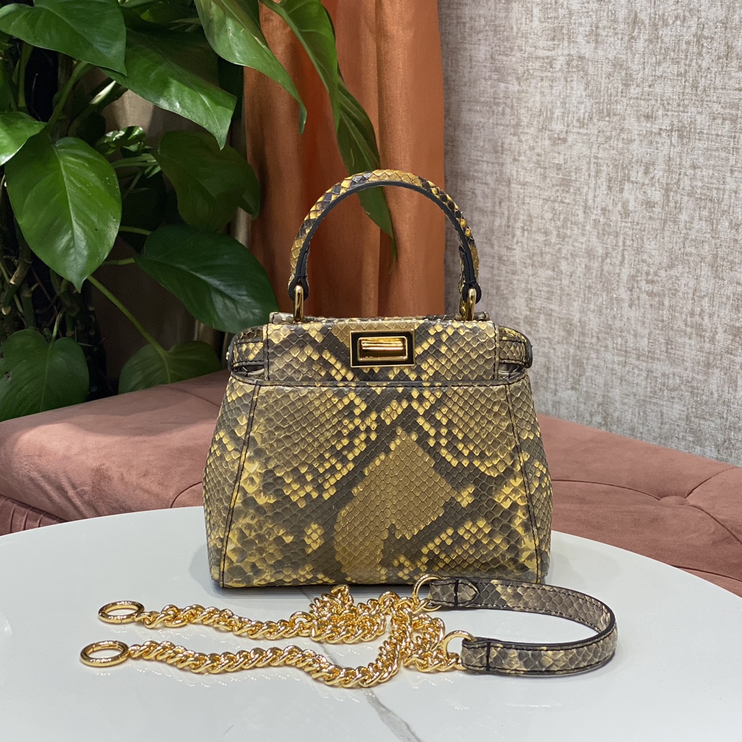 1800 A batch of new small handbags from the Fendi peekaboo series of genuine snakeskin imported from the Philippines, with internal pockets and i