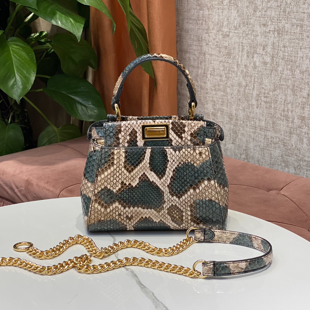 1800 A batch of new small handbags from the Fendi peekaboo series of genuine snakeskin imported from the Philippines, with internal pockets and i