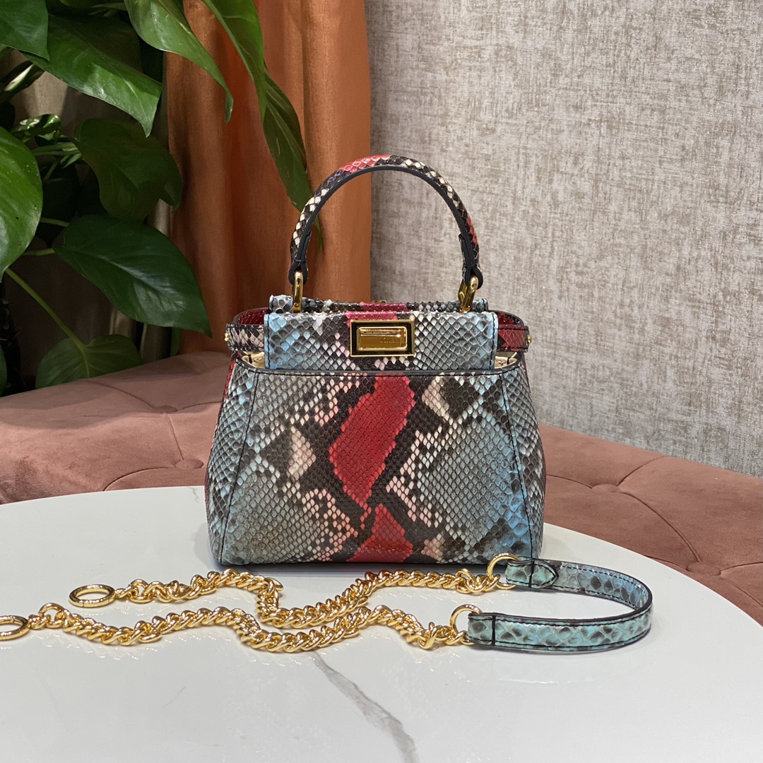 1800 A batch of new small handbags from the Fendi peekaboo series of genuine snakeskin imported from the Philippines, with internal pockets and i