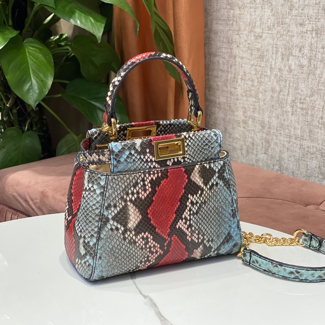 1800 A batch of new small handbags from the Fendi peekaboo series of genuine snakeskin imported from the Philippines, with internal pockets and i