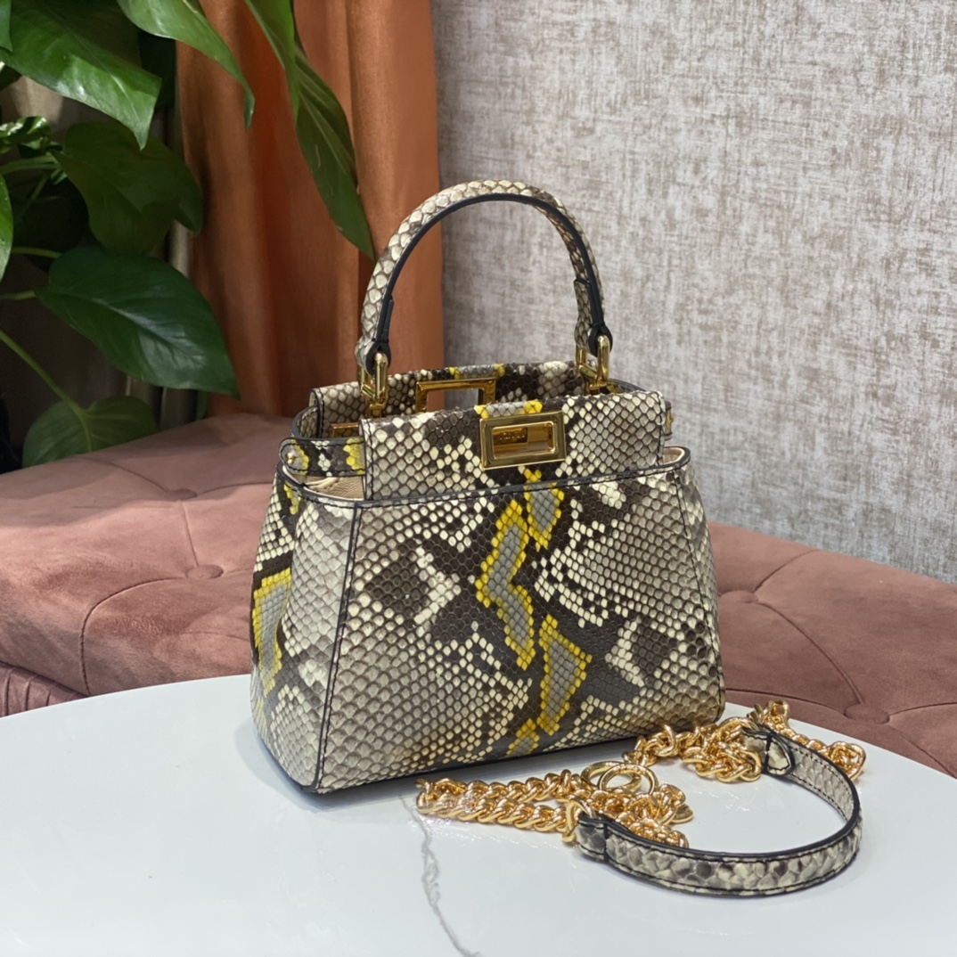 1800 A batch of new small handbags from the Fendi peekaboo series of genuine snakeskin imported from the Philippines, with internal pockets and i