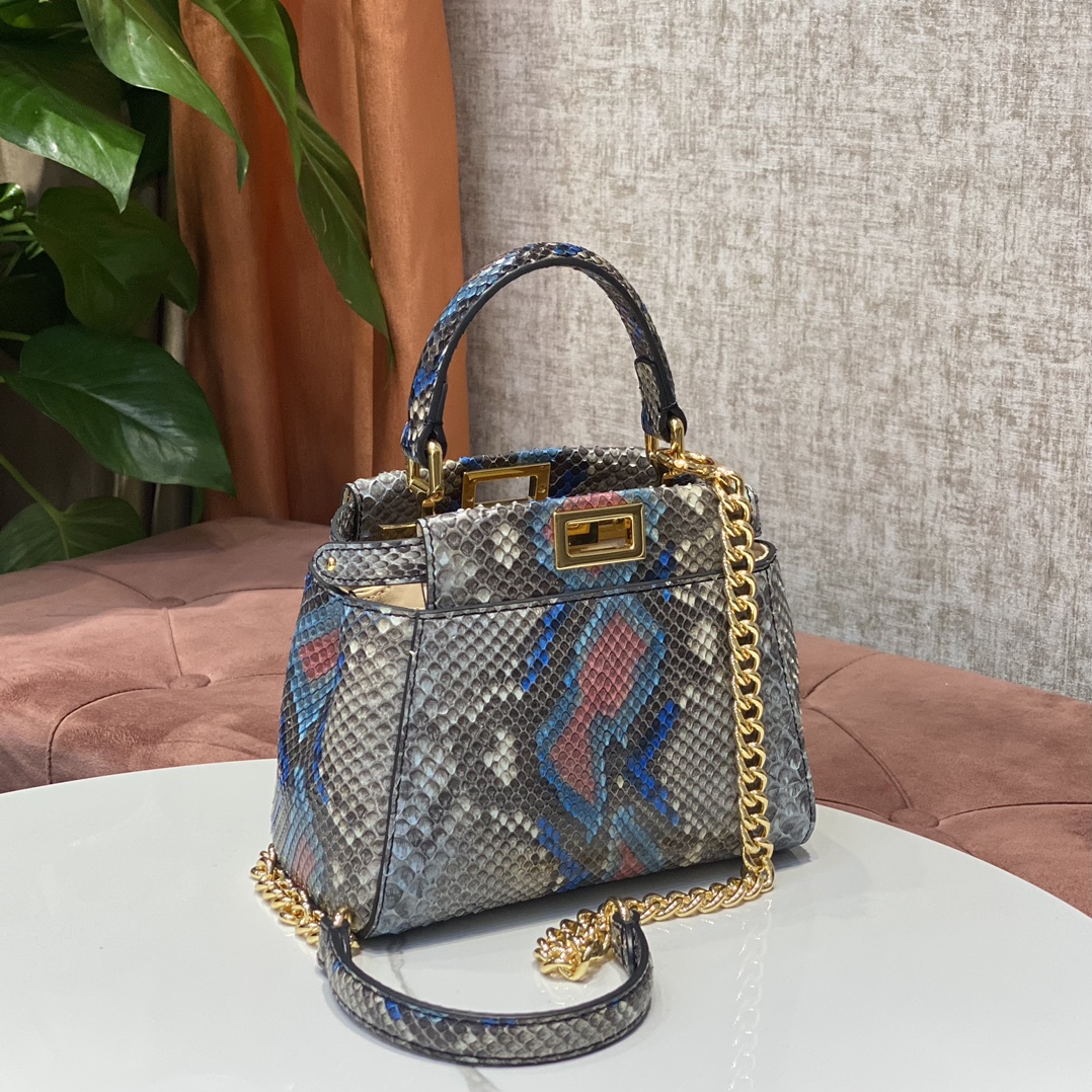 1800 A batch of new small handbags from the Fendi peekaboo series of genuine snakeskin imported from the Philippines, with internal pockets and i