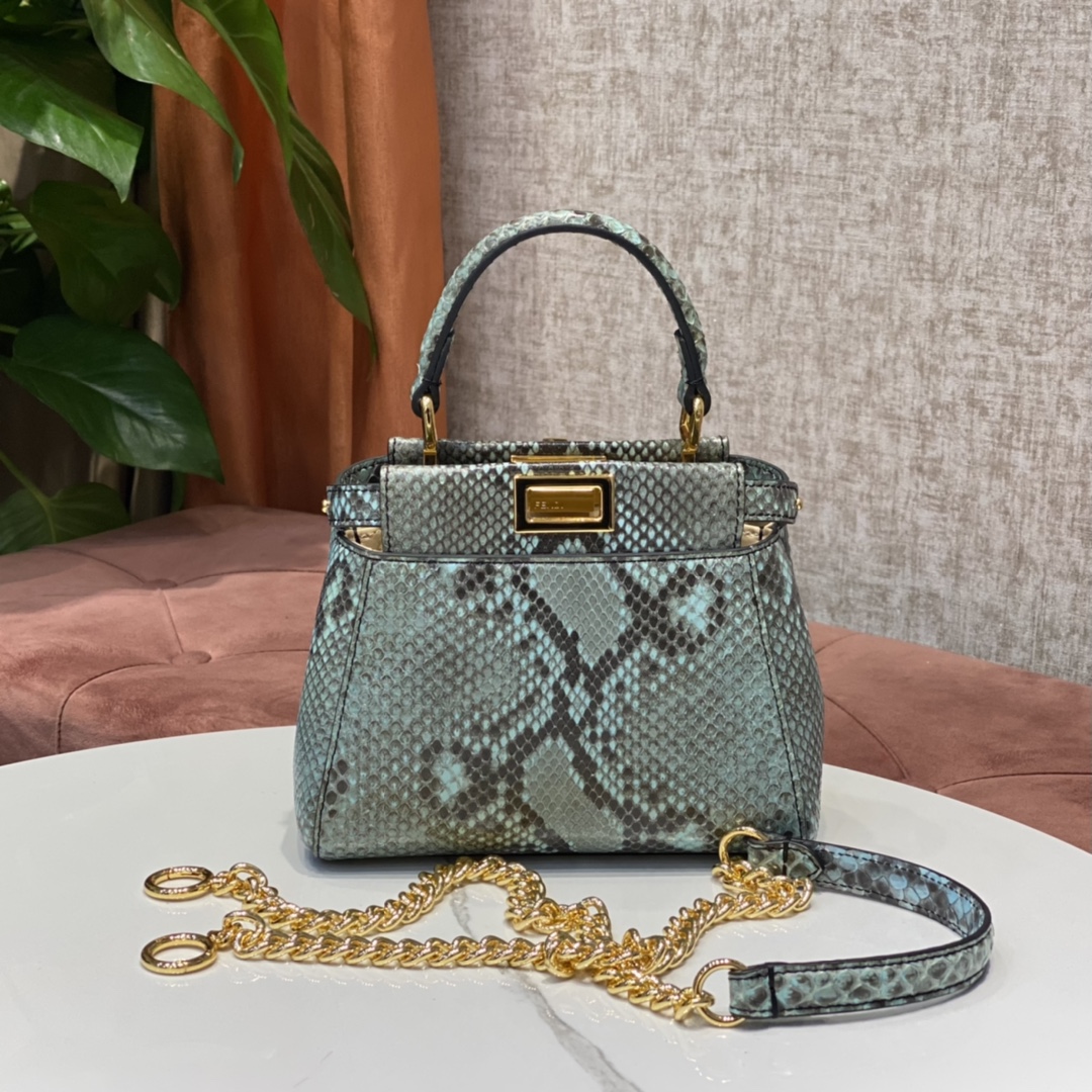 1800 A batch of new small handbags from the Fendi peekaboo series of genuine snakeskin imported from the Philippines, with internal pockets and i