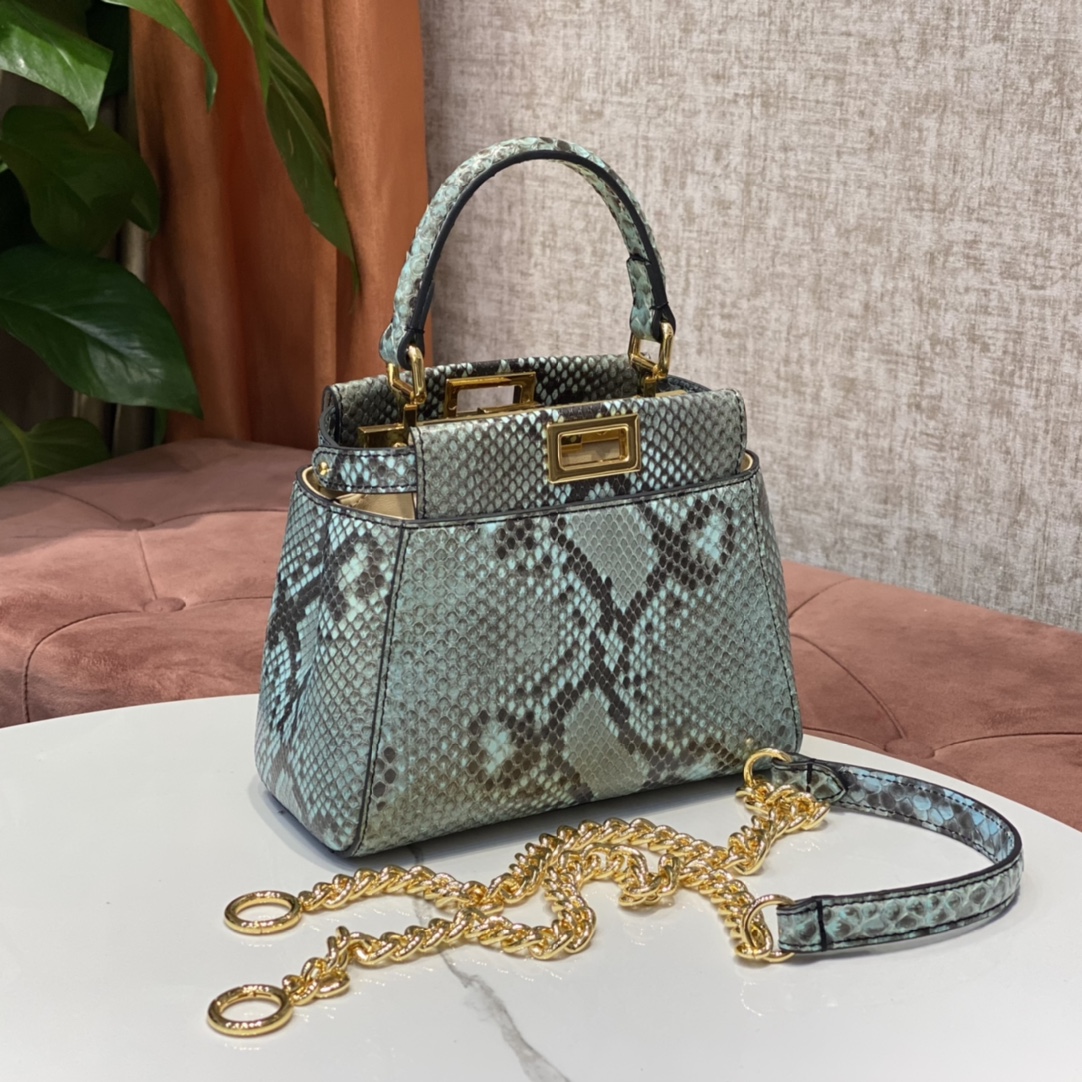 1800 A batch of new small handbags from the Fendi peekaboo series of genuine snakeskin imported from the Philippines, with internal pockets and i