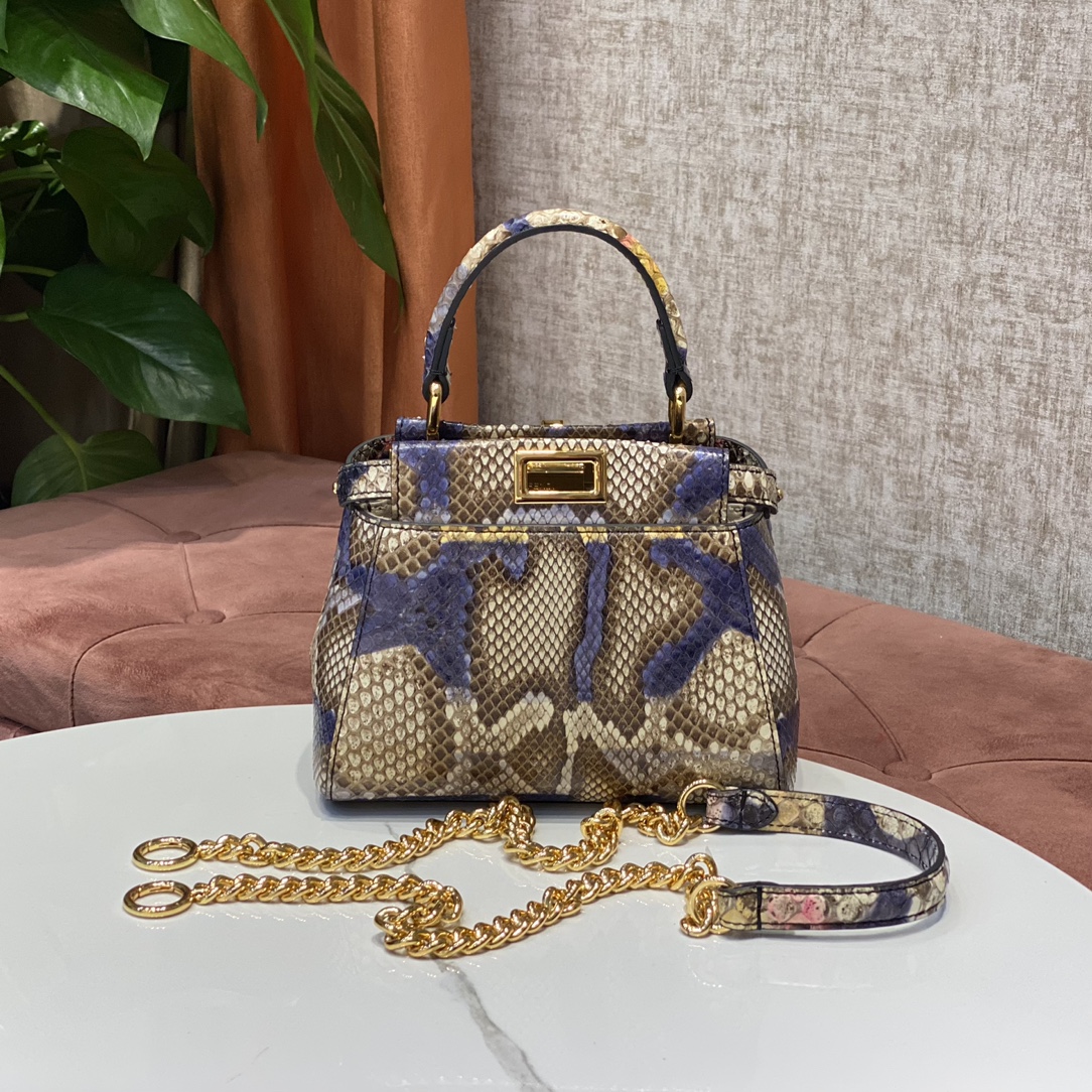 1800 A batch of new small handbags from the Fendi peekaboo series of genuine snakeskin imported from the Philippines, with internal pockets and i