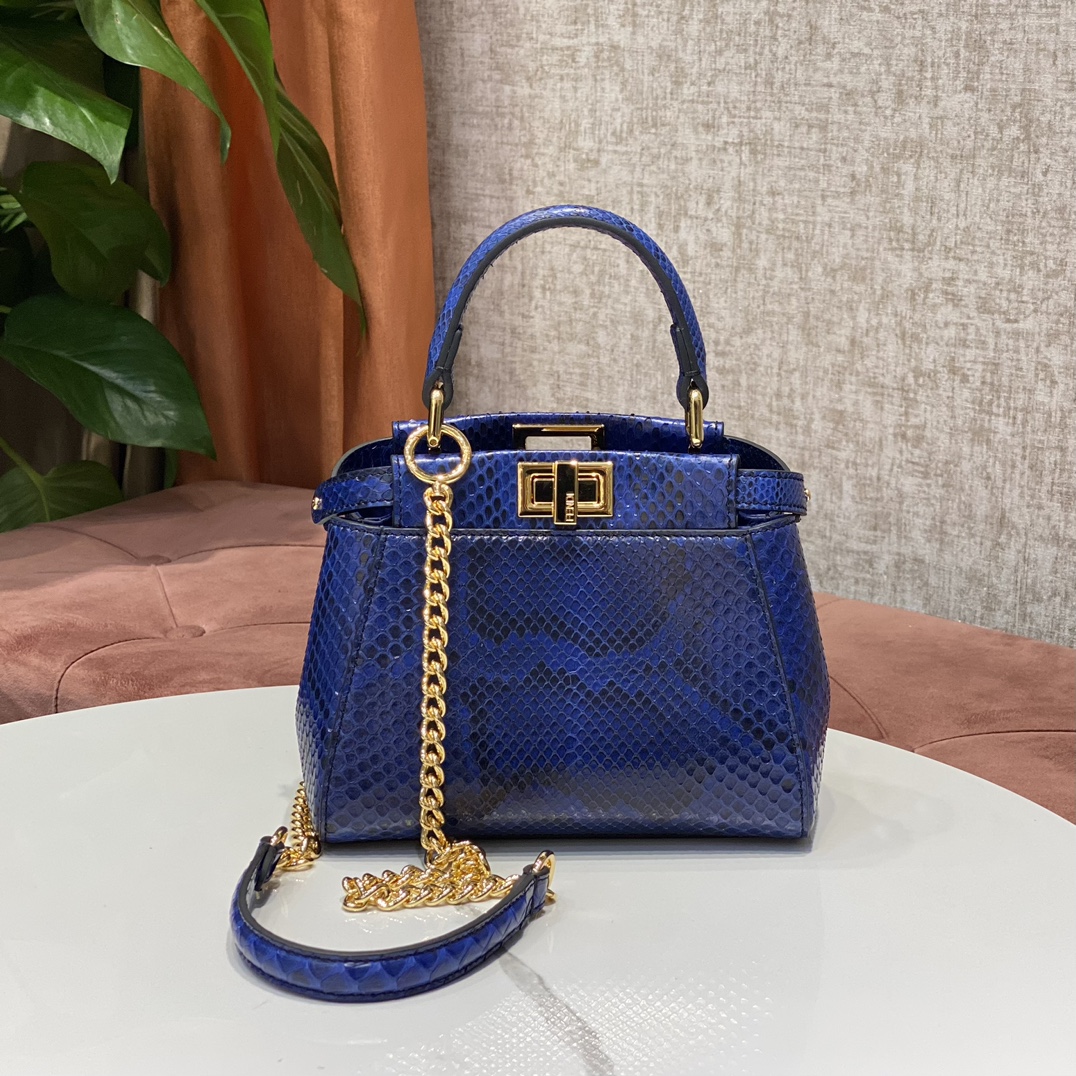 1800 A batch of new small handbags from the Fendi peekaboo series of genuine snakeskin imported from the Philippines, with internal pockets and i