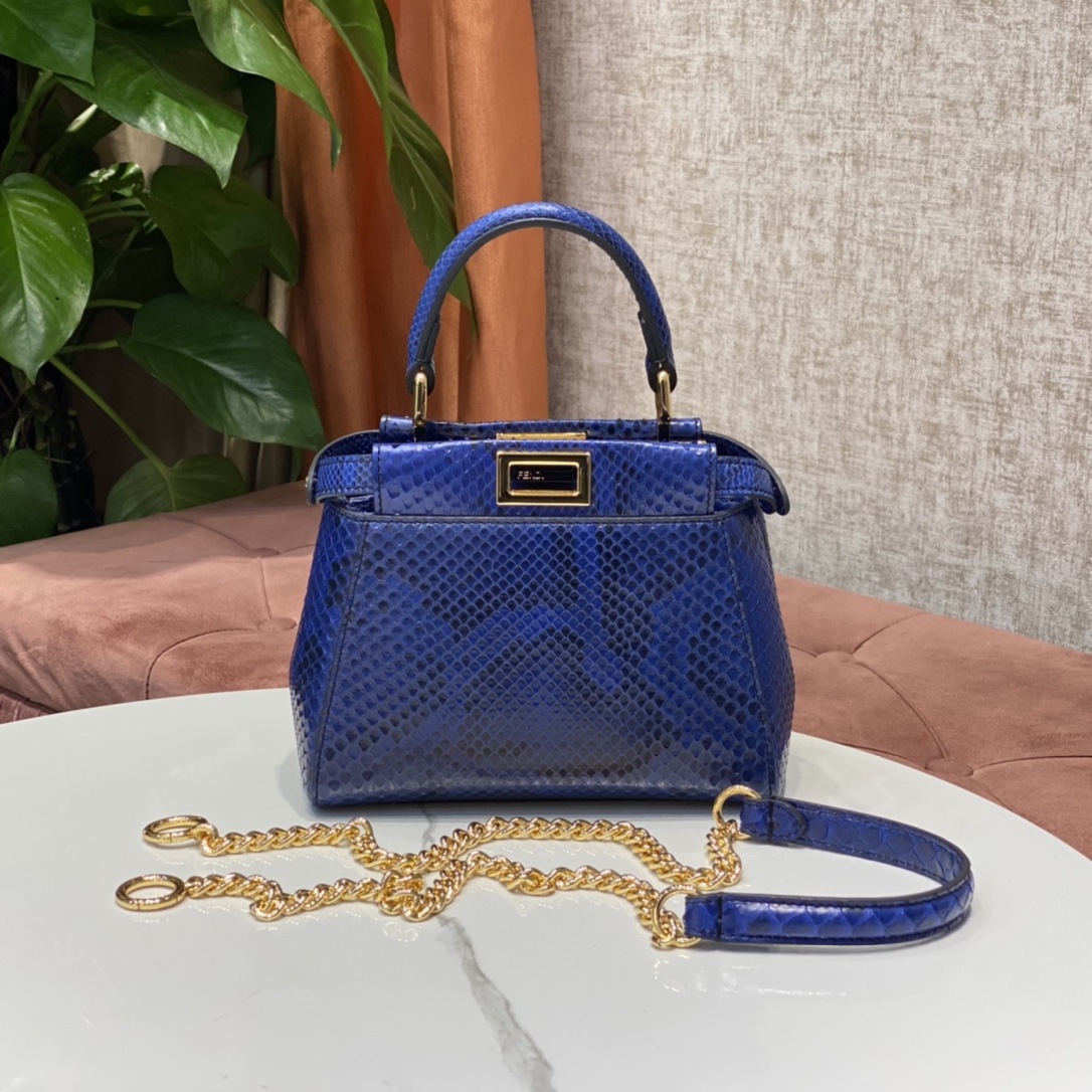 1800 A batch of new small handbags from the Fendi peekaboo series of genuine snakeskin imported from the Philippines, with internal pockets and i