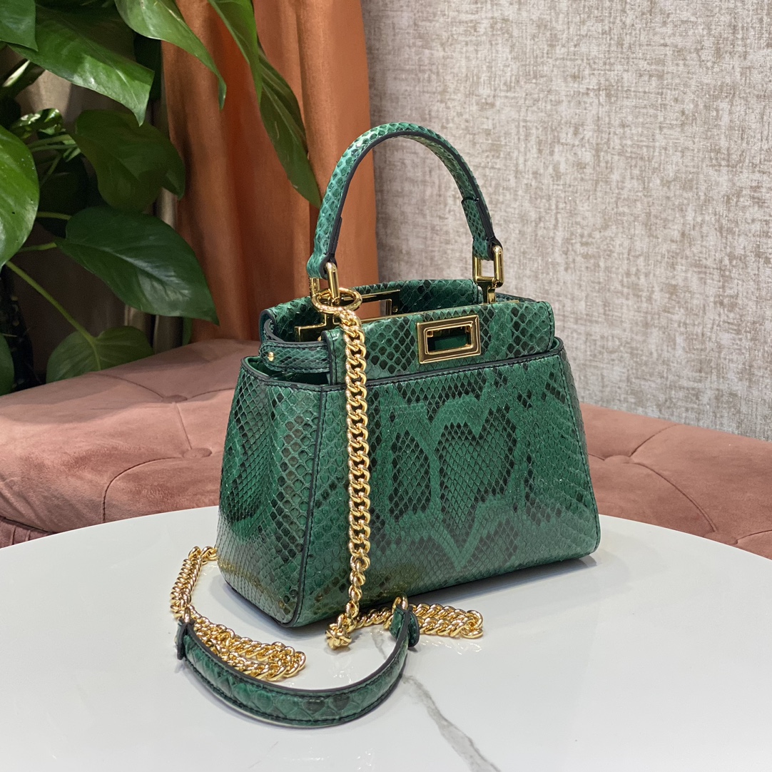 1800 A batch of new small handbags from the Fendi peekaboo series of genuine snakeskin imported from the Philippines, with internal pockets and i