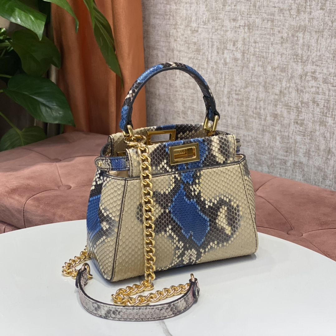 1800 A batch of new small handbags from the Fendi peekaboo series of genuine snakeskin imported from the Philippines, with internal pockets and i