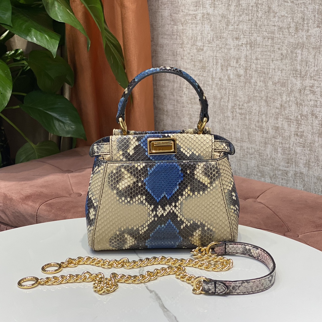 1800 A batch of new small handbags from the Fendi peekaboo series of genuine snakeskin imported from the Philippines, with internal pockets and i
