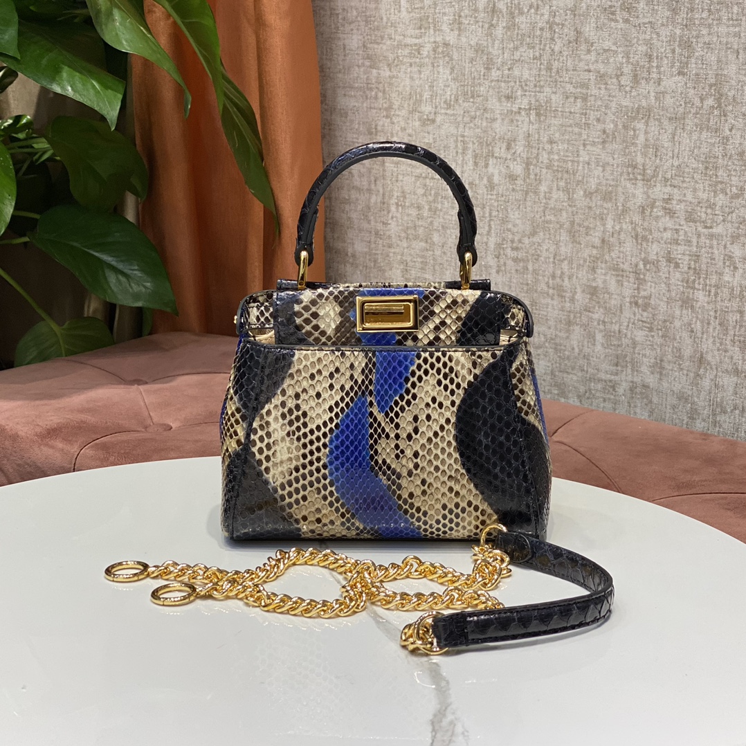 1800 A batch of new small handbags from the Fendi peekaboo series of genuine snakeskin imported from the Philippines, with internal pockets and i