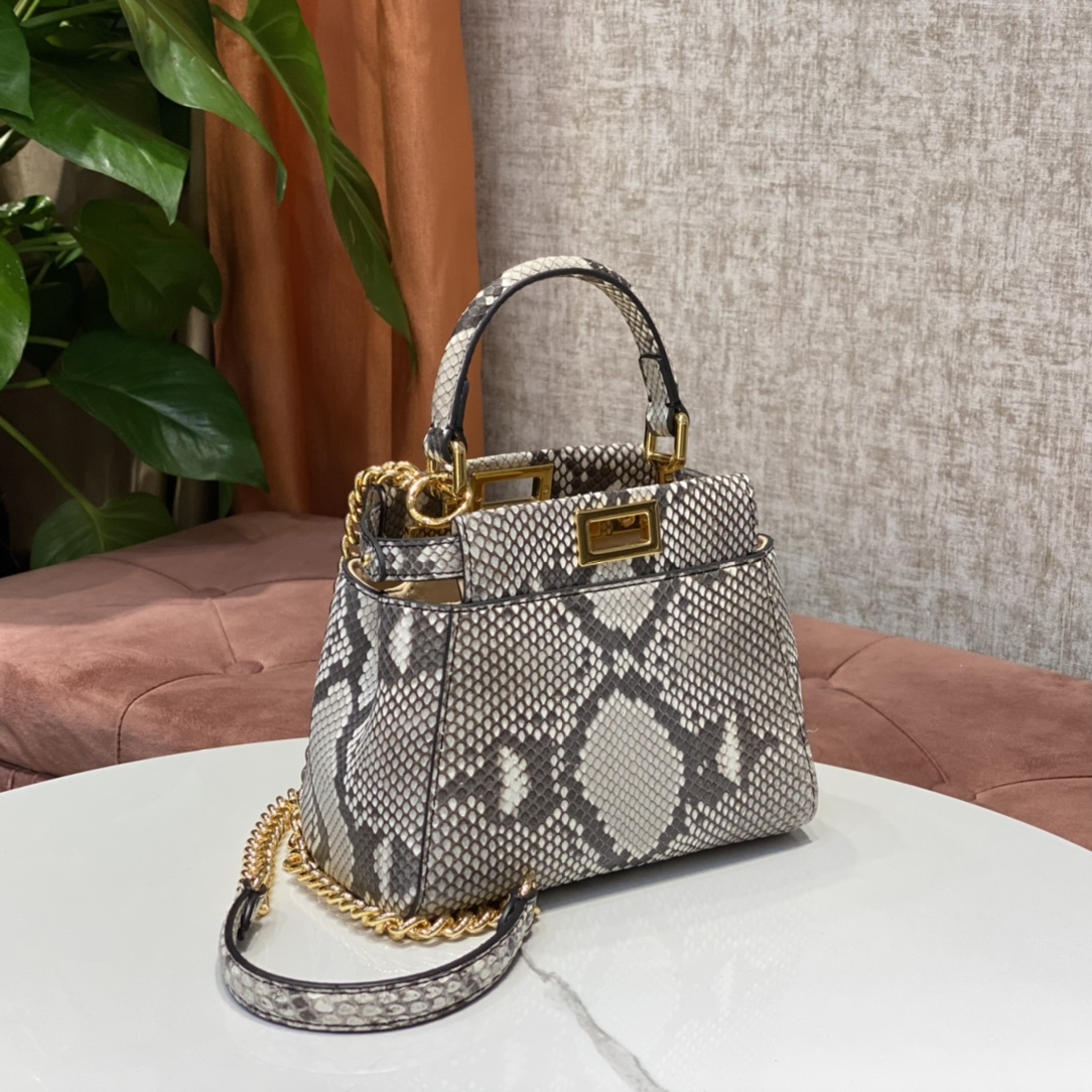 1800 A batch of new small handbags from the Fendi peekaboo series of genuine snakeskin imported from the Philippines, with internal pockets and i