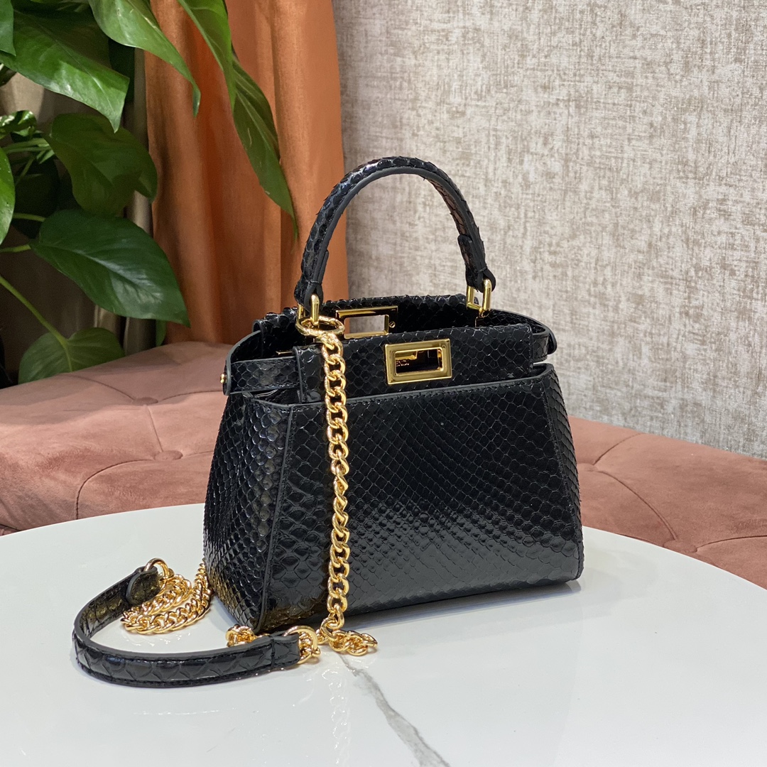 1800 A batch of new small handbags from the Fendi peekaboo series of genuine snakeskin imported from the Philippines, with internal pockets and i