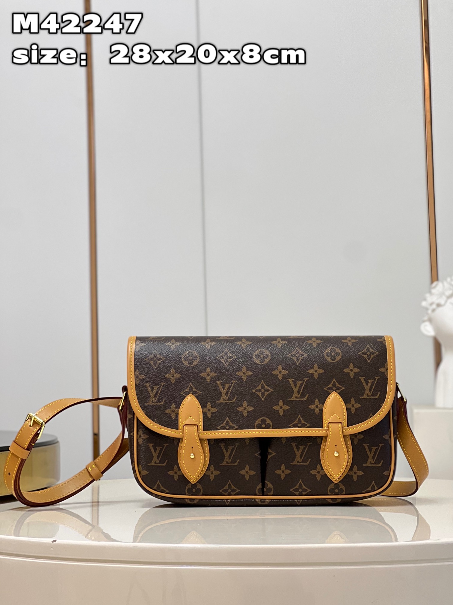 Louis Vuitton Tassen Messenger Tas Monogram Canvas Kalfsleer Koeienhuid Vintage M42247