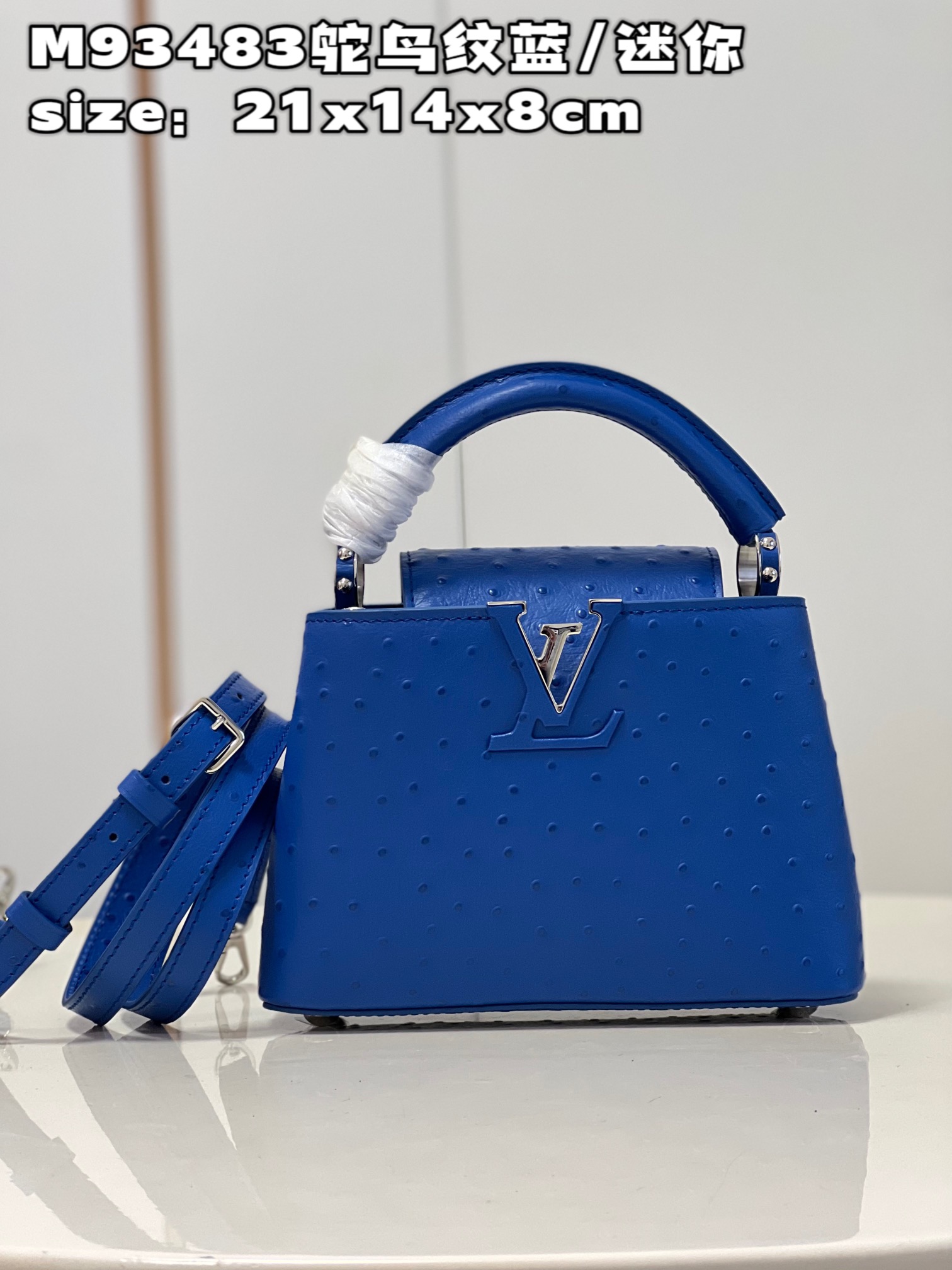 NO:399746,【Exclusive real photo M93483 ostrich pattern blue/mini upgraded version】Capucines mini handbag imported from France, shiny metal trim, unique Capucines cover can be included in the bag to display letter logos, and can be turned outward, presenting Monogram Flower pattern size: 21x14x8 cm J.,LV [original leather],louis vuitton,cowhide19860909【独家实拍 M93483鸵鸟纹蓝/迷你 升级版】Capucines 迷你手袋 法国进口小牛皮,闪亮的金属饰件,特有的Capucines搭盖既可收入包内展示字母标识,又可外翻 呈现Monogram Flower图案 size:21x14x8 cm J.,LV【原厂皮】,louis vuitton,cowhide,Bag