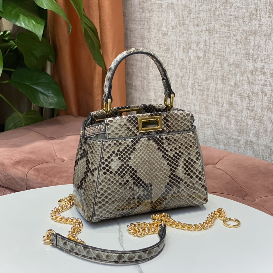 1800 A batch of new small handbags from the Fendi peekaboo series of genuine snakeskin imported from the Philippines, with internal pockets and i