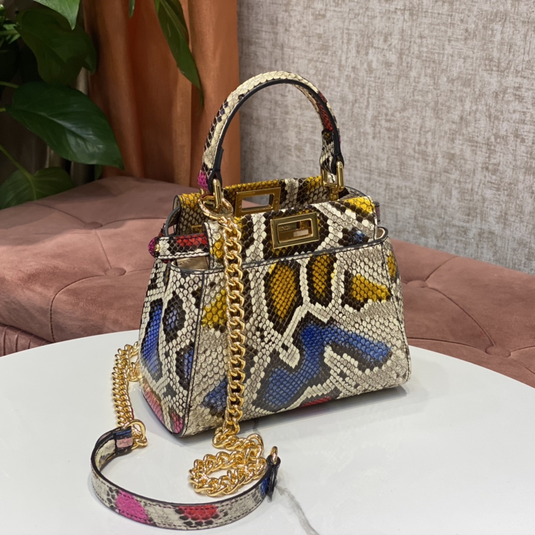 1800 A batch of new small handbags from the Fendi peekaboo series of genuine snakeskin imported from the Philippines, with internal pockets and i
