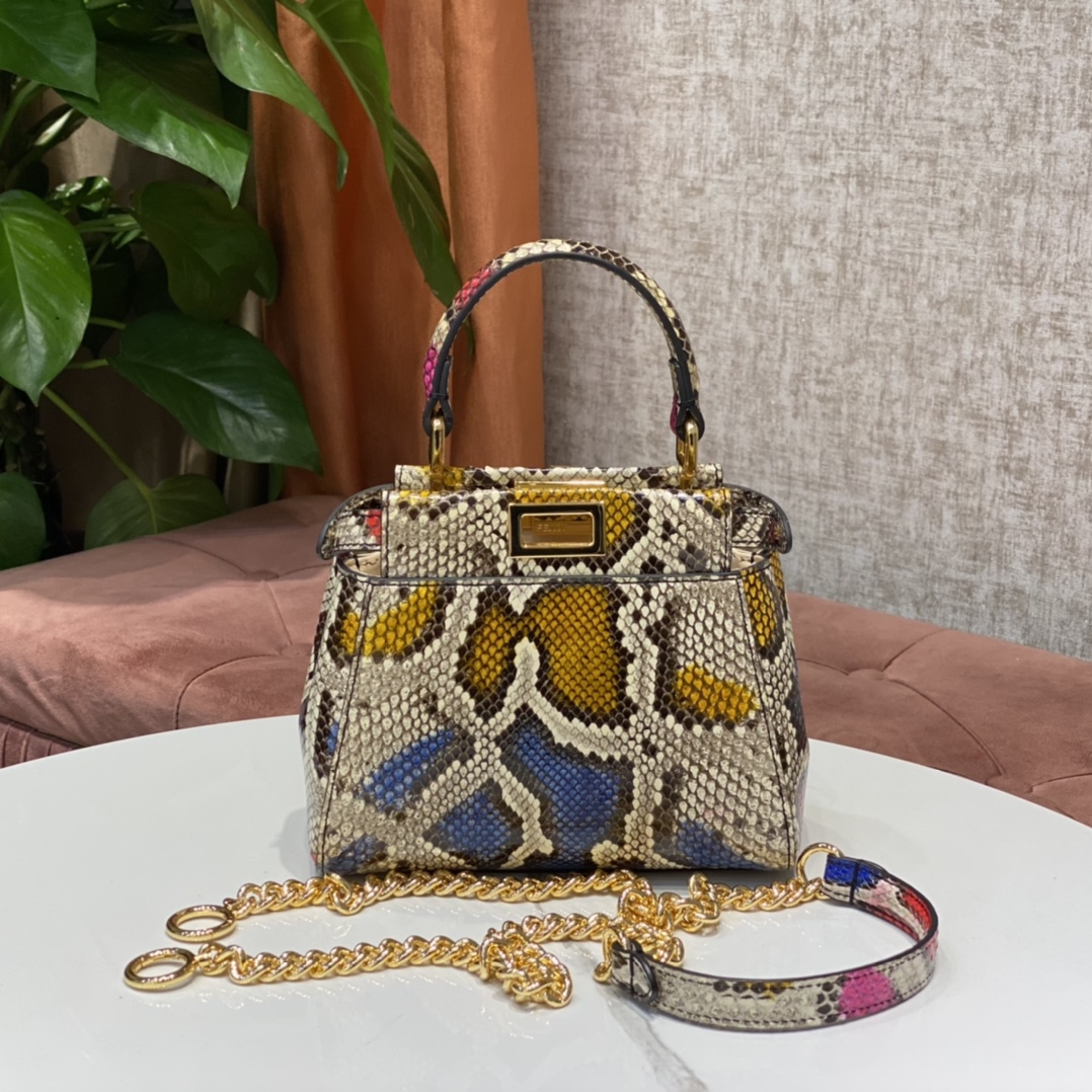 1800 A batch of new small handbags from the Fendi peekaboo series of genuine snakeskin imported from the Philippines, with internal pockets and i
