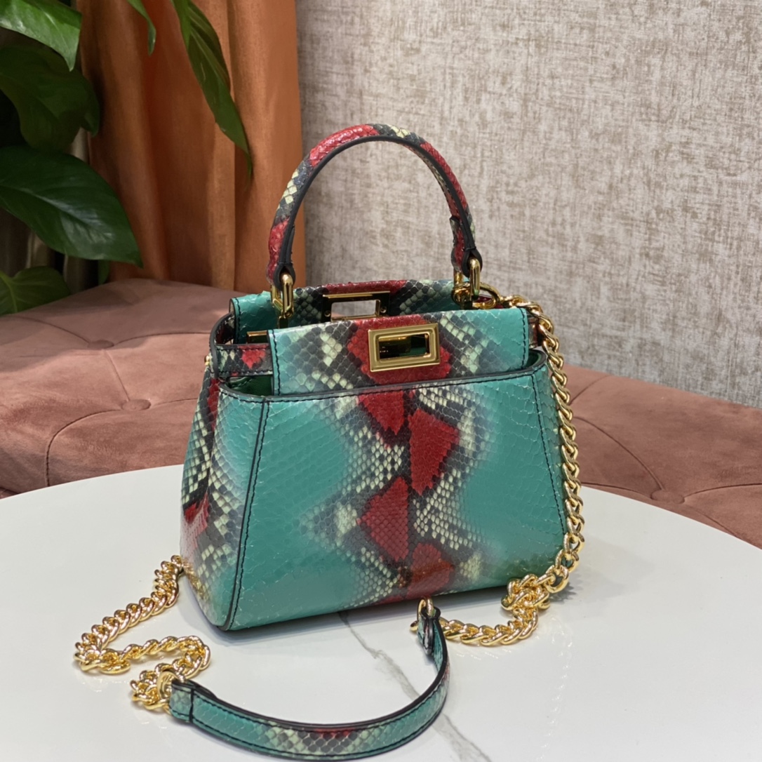 1800 A batch of new small handbags from the Fendi peekaboo series of genuine snakeskin imported from the Philippines, with internal pockets and i