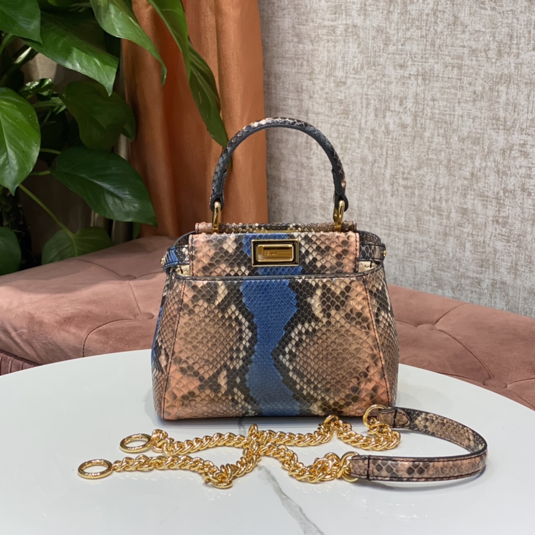 1800 A batch of new small handbags from the Fendi peekaboo series of genuine snakeskin imported from the Philippines, with internal pockets and i