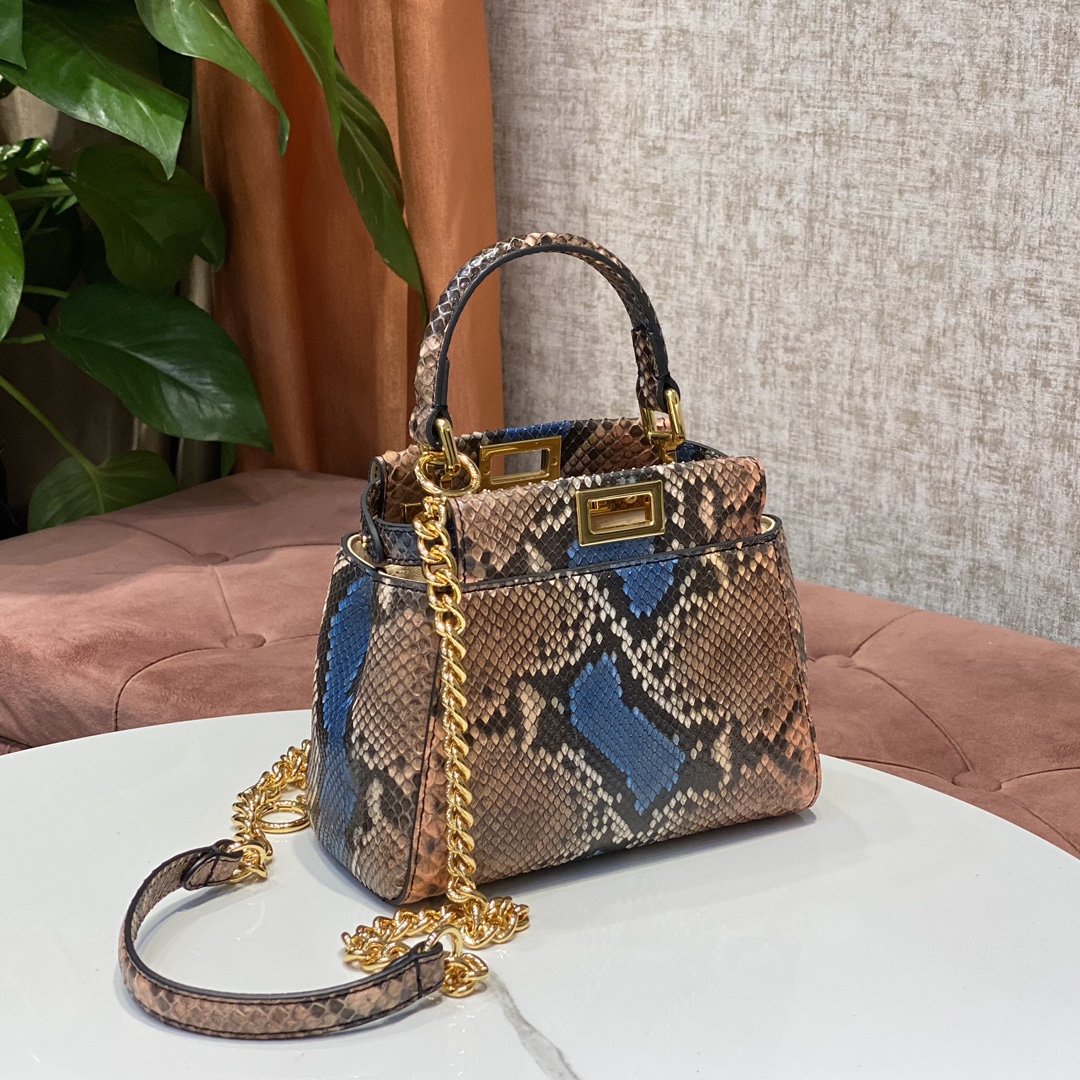 1800 A batch of new small handbags from the Fendi peekaboo series of genuine snakeskin imported from the Philippines, with internal pockets and i